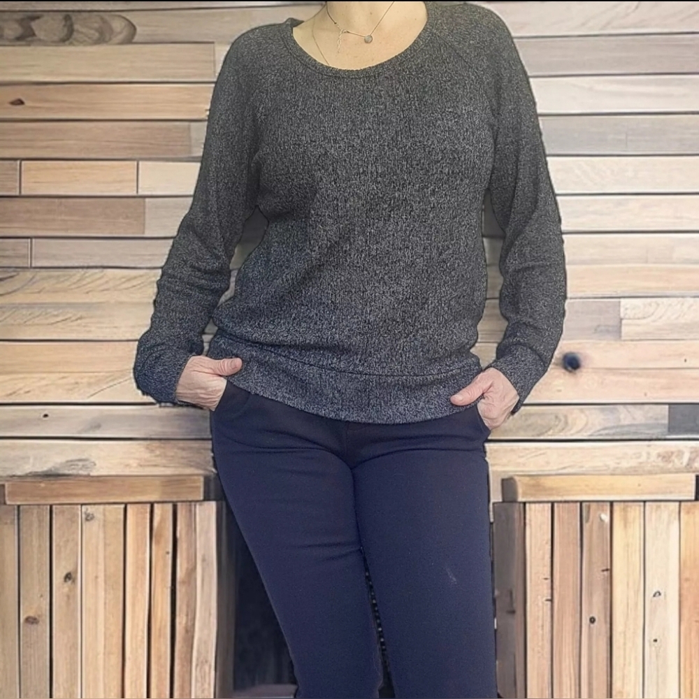 Old Navy SOFT & Comfy Lightweight Gray Sweater Medium